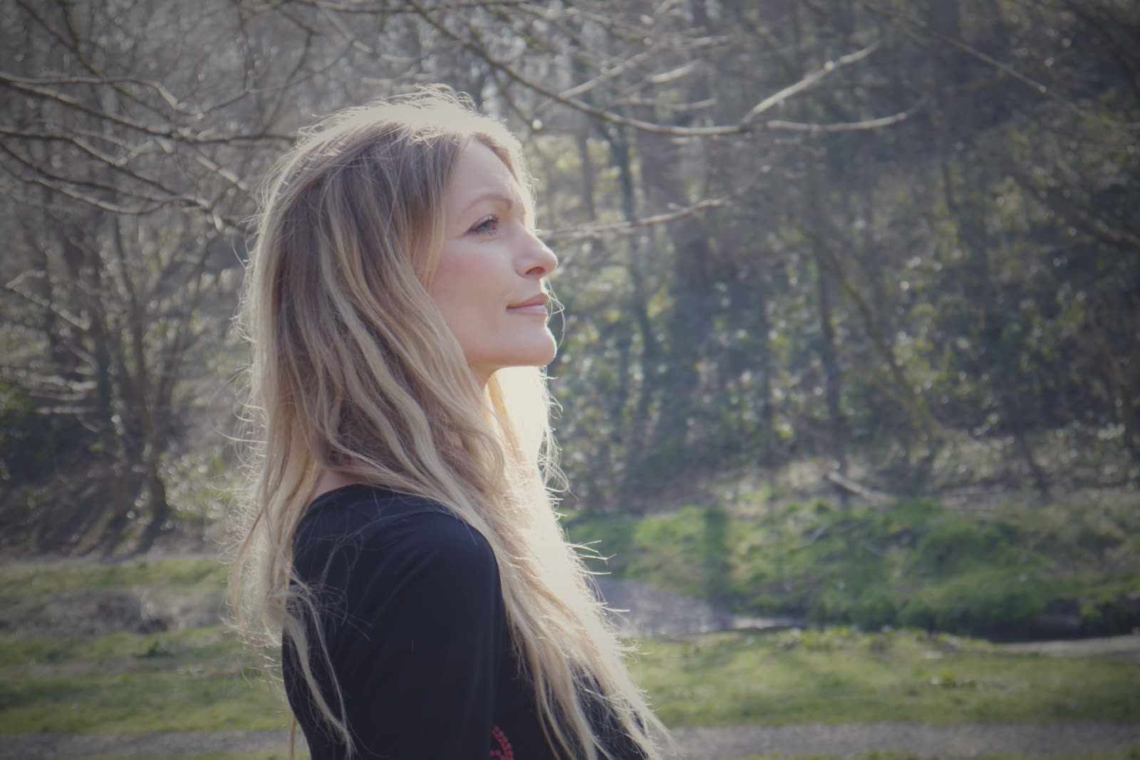 Sophie Tusnelda in sunlight, looking away